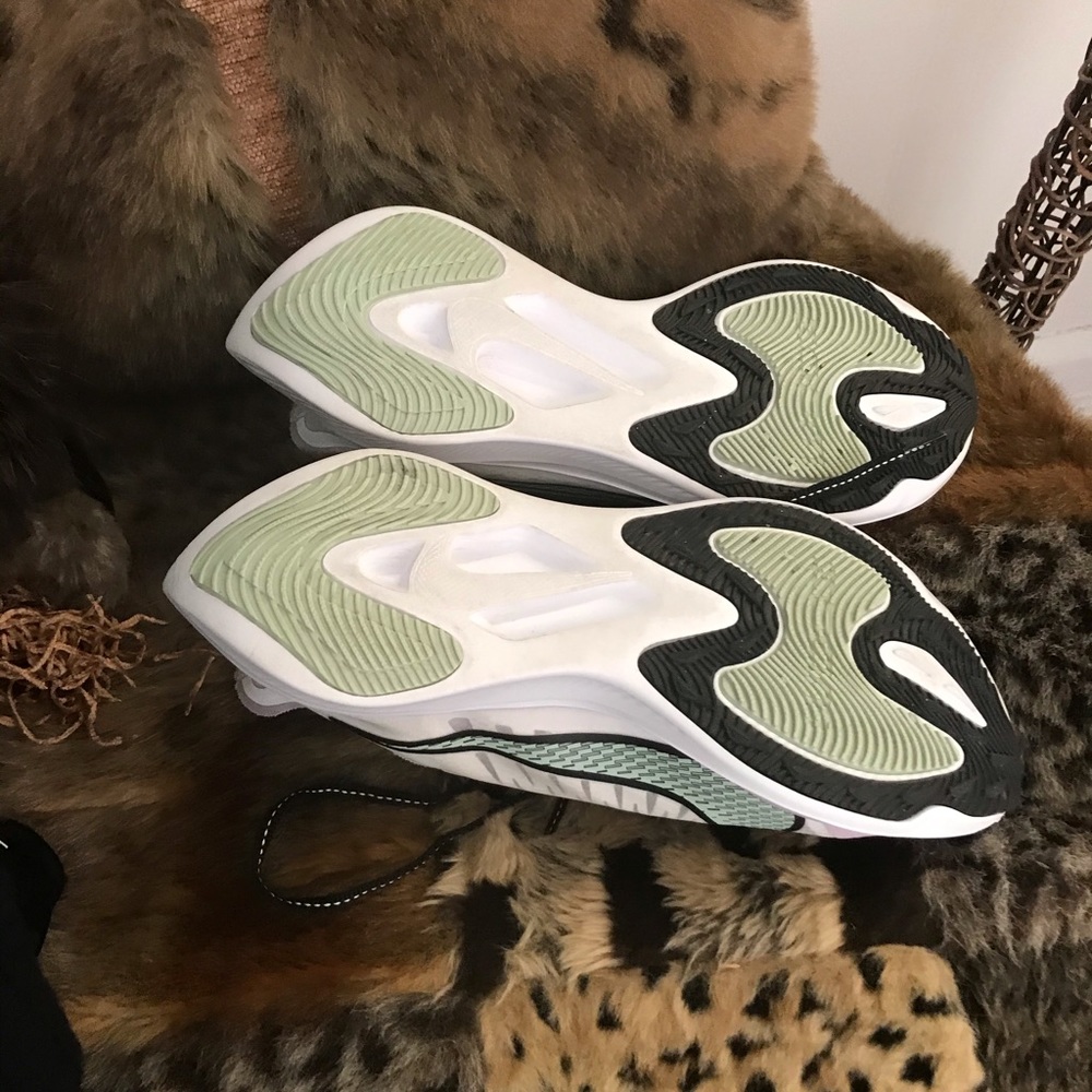 Nike Sneaker - image 4